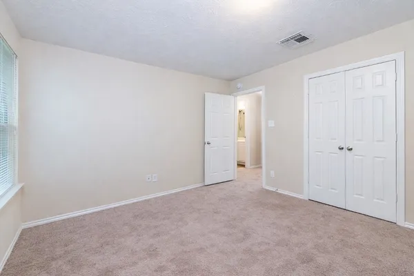 $1,675 | 207 North Burberry Park Circle, The Woodlands, TX 77382