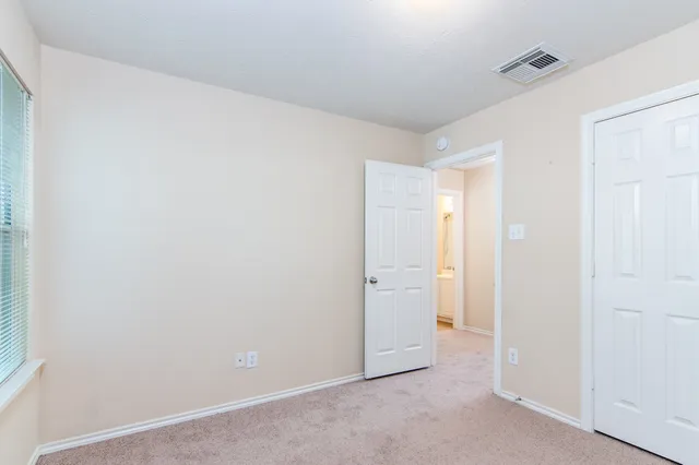 $1,800 | 207 North Burberry Park Circle, The Woodlands, TX 77382