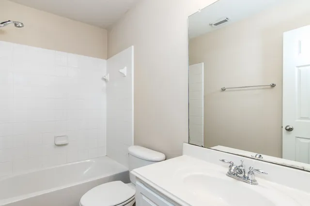 $1,800 | 207 North Burberry Park Circle, The Woodlands, TX 77382