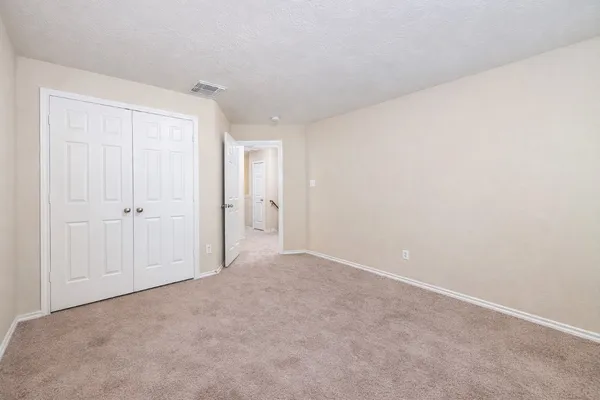 $1,675 | 207 North Burberry Park Circle, The Woodlands, TX 77382