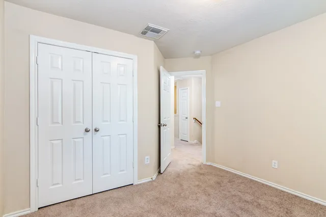 $1,800 | 207 North Burberry Park Circle, The Woodlands, TX 77382