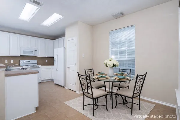 $1,675 | 207 North Burberry Park Circle, The Woodlands, TX 77382