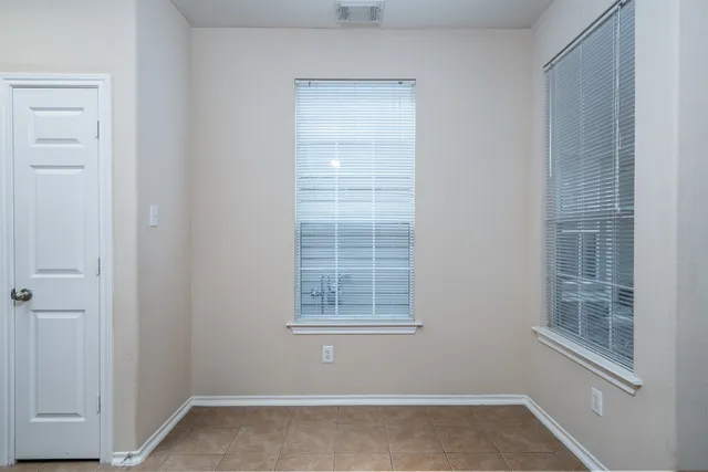 $1,800 | 207 North Burberry Park Circle, The Woodlands, TX 77382