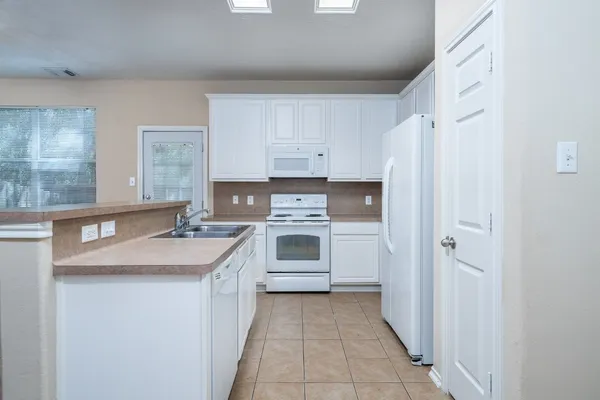 $1,675 | 207 North Burberry Park Circle, The Woodlands, TX 77382