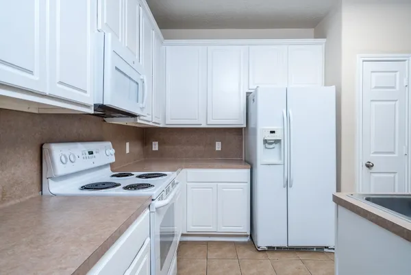 $1,675 | 207 North Burberry Park Circle, The Woodlands, TX 77382