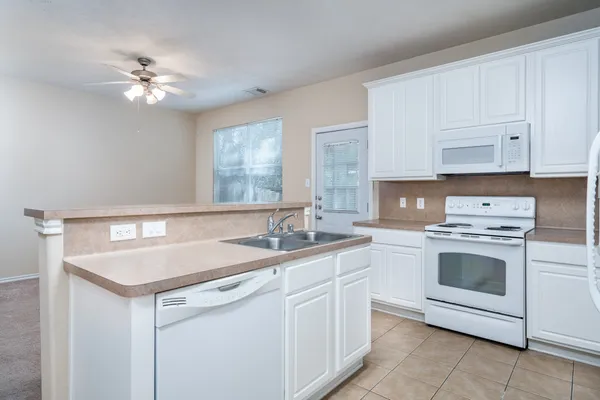 $1,675 | 207 North Burberry Park Circle, The Woodlands, TX 77382