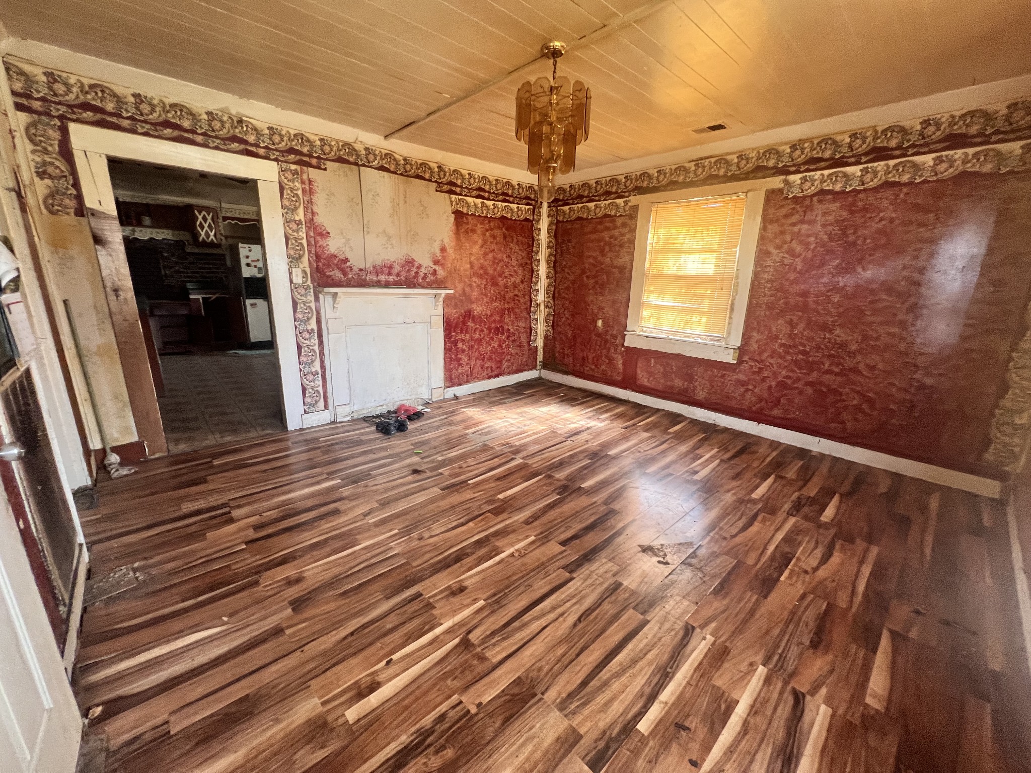 1506 South Main Street Springfield, TN 37172 - Photo 3 of 11 a view of an empty room with a window