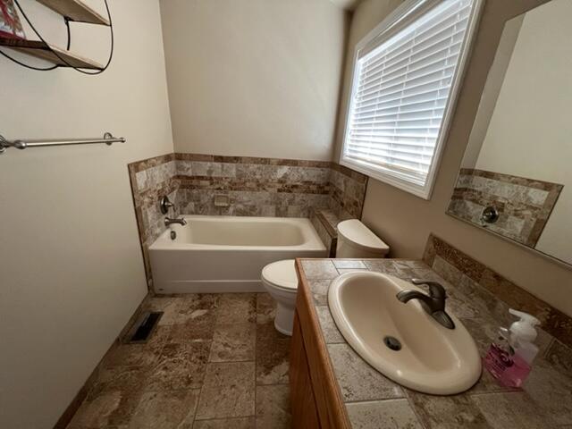 1650 Pine Grove Road Klamath Falls, OR 97603 - Photo 10 of 25 Main floor bath
