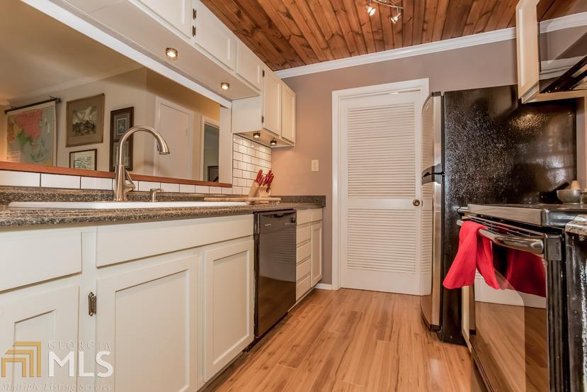 420 Tuxworth Circle Decatur, GA 30033 - Photo 1 of 1 Kitchen