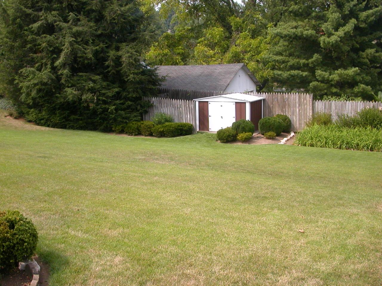 3519 Winding Way Road Southwest Roanoke, VA 24015 - Photo 4 of 5 Backyard