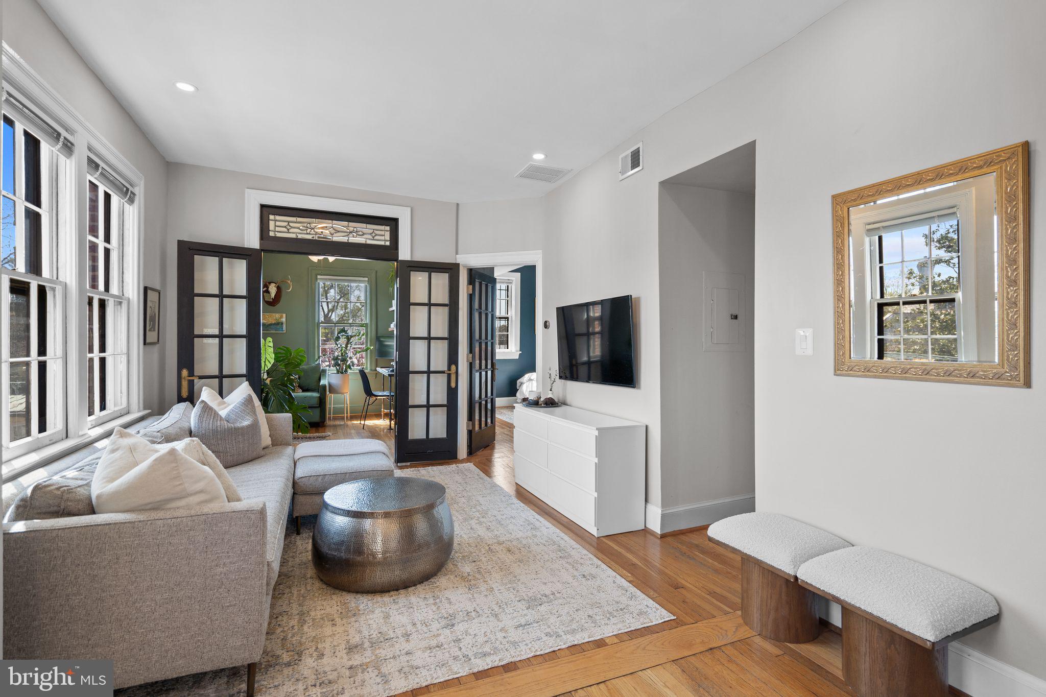 3120 R Street Northwest, Unit 207 Washington, DC 20007 - Photo 11 of 22 Living room