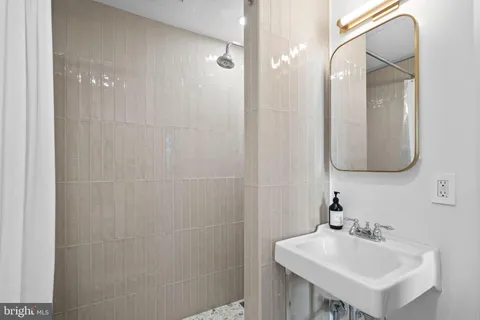 $670,000 | 3120 R Street Northwest, Unit 207, Washington, DC 20007