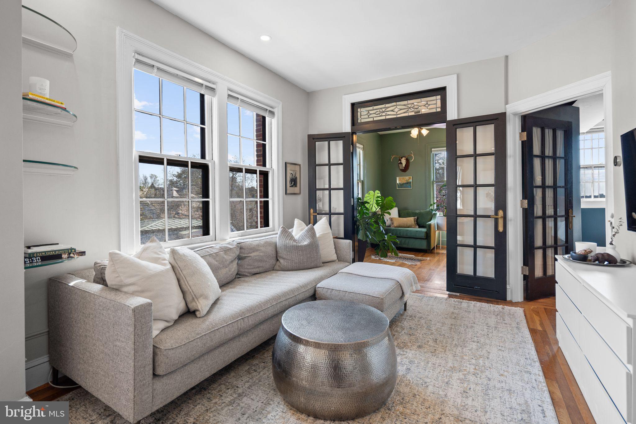 3120 R Street Northwest, Unit 207 Washington, DC 20007 - Photo 5 of 22 Living room