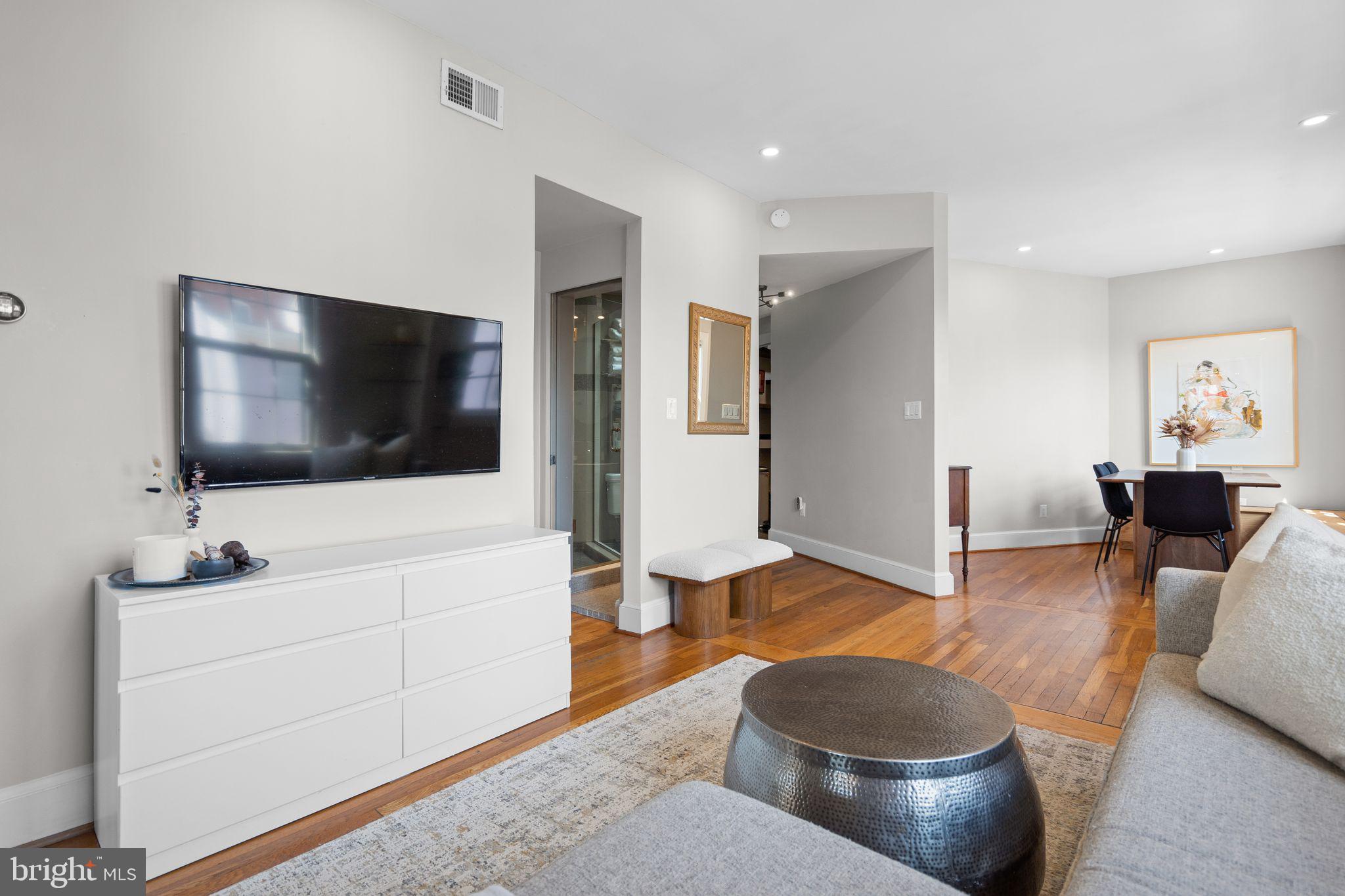 3120 R Street Northwest, Unit 207 Washington, DC 20007 - Photo 10 of 22 Living room