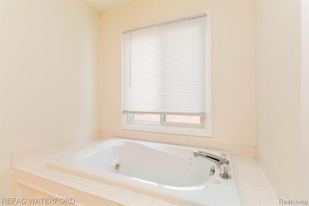 2024 Lakeside Road Troy, MI 48085 - Photo 26 of 62 Gallery Image 26