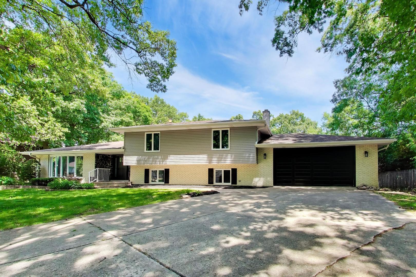 16W250 93rd Place Burr Ridge, IL 60527 - Photo 1 of 30
