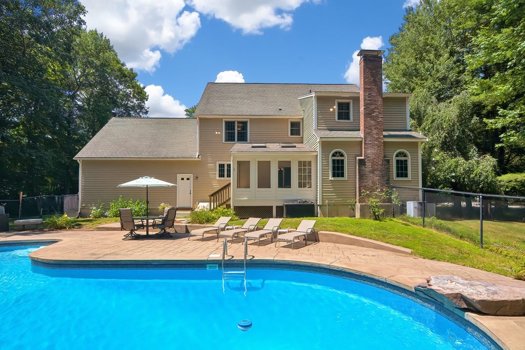 8 Carriage House Lane, Easton, MA 02375 Compass