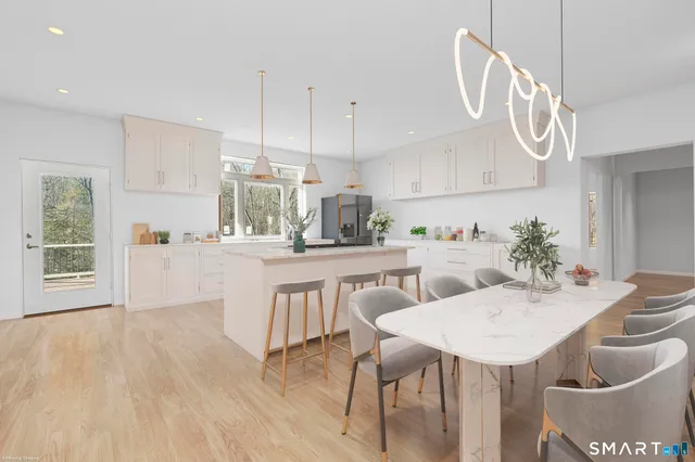 $1,395,000 | 154 B Long Meadow Hill Road, Brookfield, CT 06804