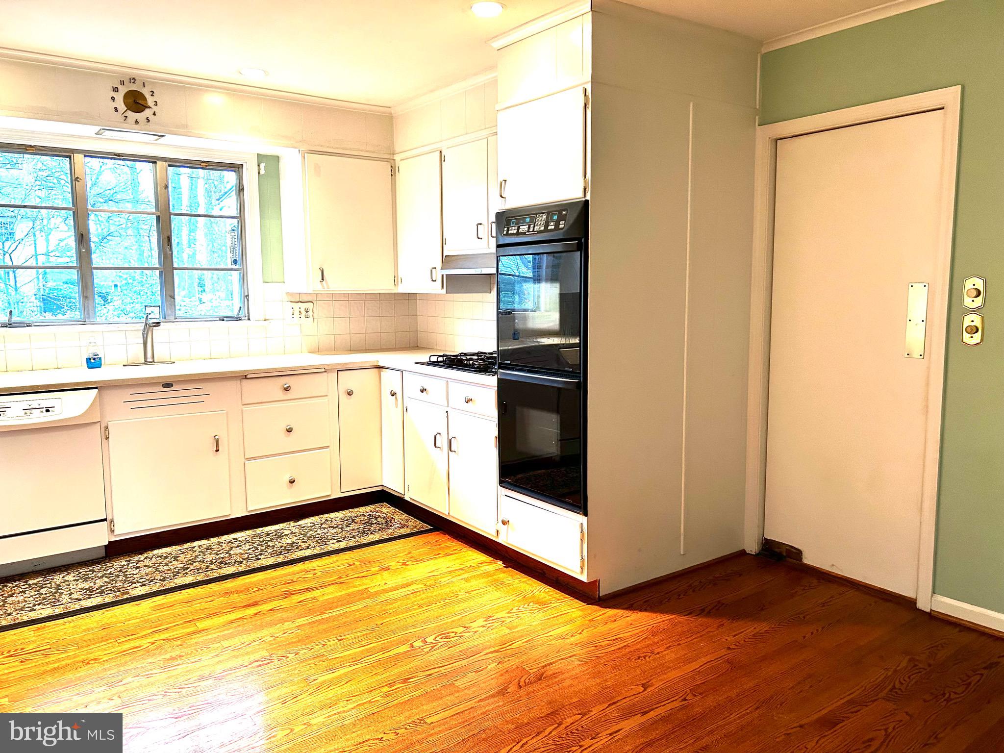 6 Pelham Road Wilmington, DE 19803 - Photo 24 of 41 Kitchen hardwoods