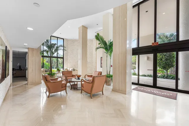 $929,000 | 5070 North Ocean Drive, Unit 3B, Singer Island, FL 33404