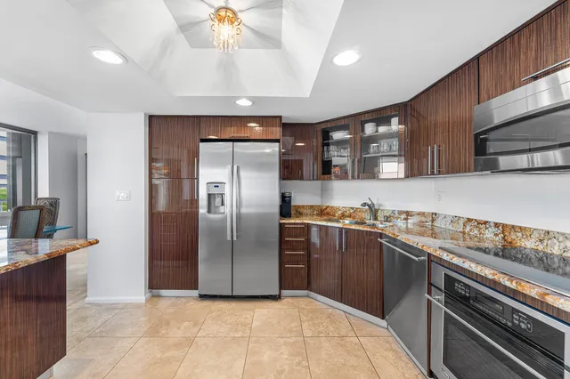 $929,000 | 5070 North Ocean Drive, Unit 3B, Singer Island, FL 33404