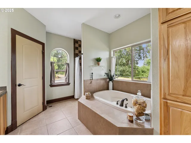 $1,350,000 | 10168 Stayton Road Southeast, Aumsville, OR 97325