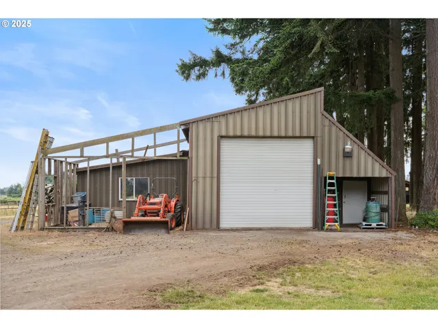 $1,350,000 | 10168 Stayton Road Southeast, Aumsville, OR 97325