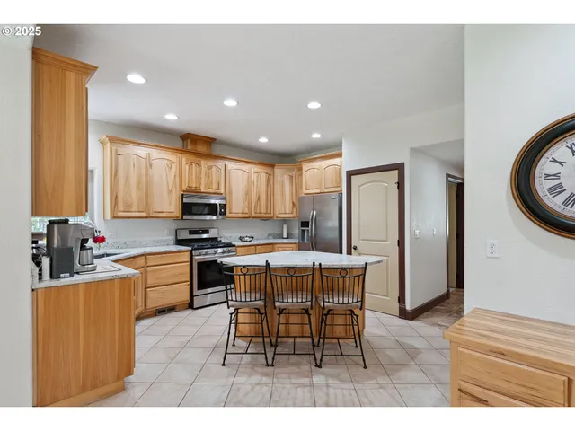 $1,350,000 | 10168 Stayton Road Southeast, Aumsville, OR 97325