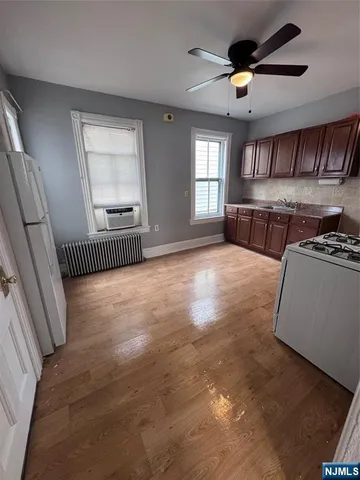 a view of livingroom with furniture