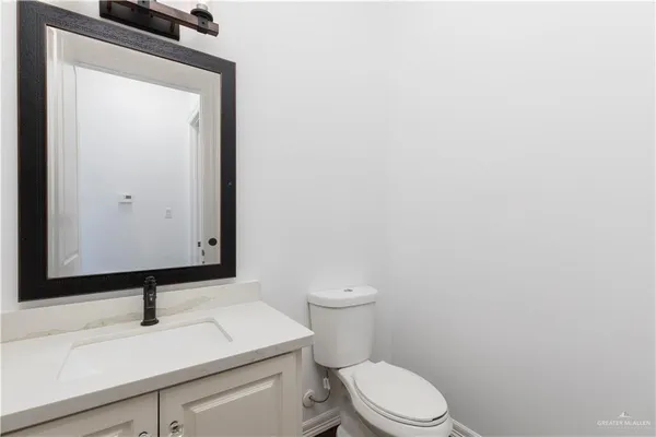 $3,200 | 2502 West Elbrus Avenue, Edinburg, TX 78539