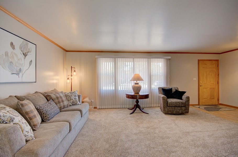 23019 South Kent Road Channahon, IL 60410 - Photo 18 of 36 a living room with furniture and a window