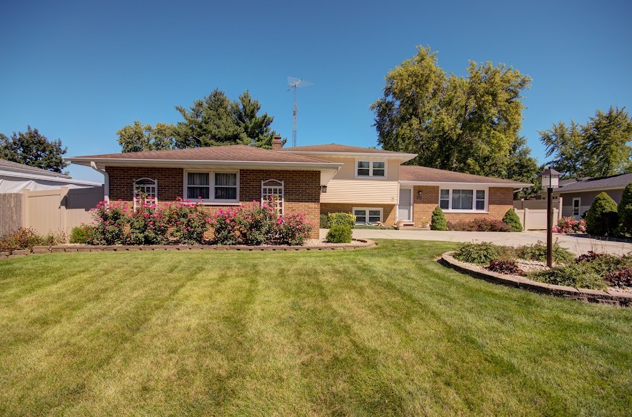 23019 South Kent Road Channahon, IL 60410 - Photo 2 of 36 a front view of house with yard and green space