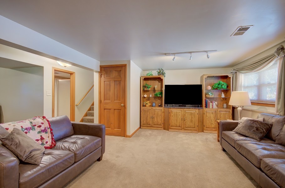 23019 South Kent Road Channahon, IL 60410 - Photo 21 of 36 a living room with furniture and a flat screen tv