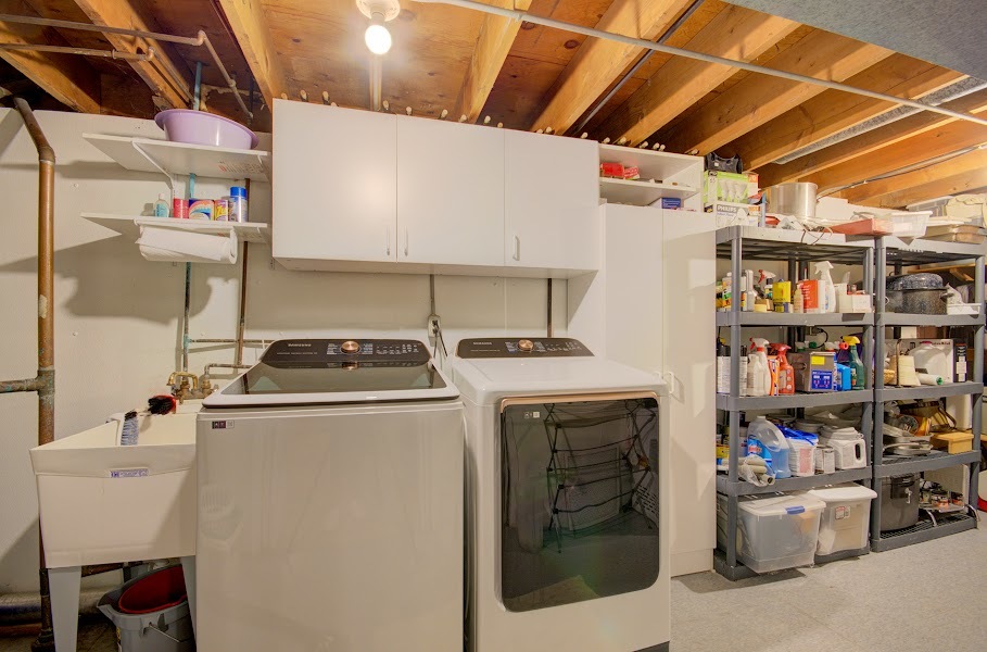 23019 South Kent Road Channahon, IL 60410 - Photo 25 of 36 a utility room with dryer and washer