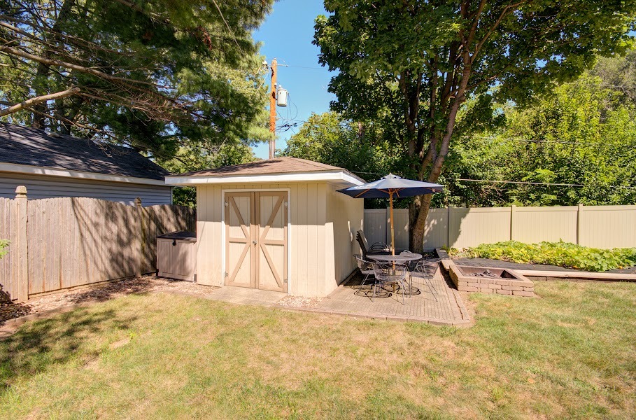 23019 South Kent Road Channahon, IL 60410 - Photo 7 of 36 a view of backyard with a table and chair under an umbrella