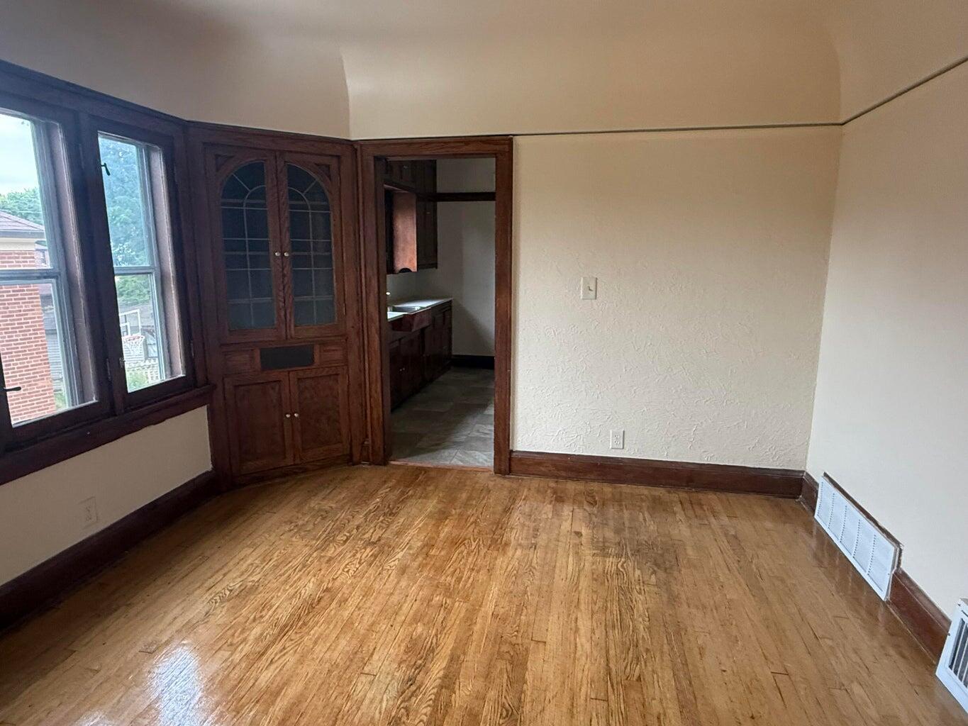 4049 North Elmhurst Road, Unit 4051 Milwaukee, WI 53216 - Photo 6 of 17 11