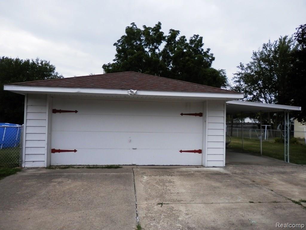 2420 North Custer Road Monroe, MI 48162 - Photo 8 of 21 Custer 2420 Garage.JPG