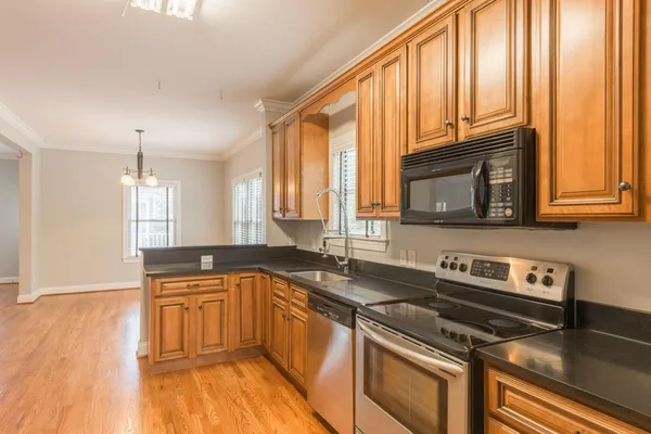 $2,345 | 515 East 18th Street, Chattanooga, TN 37408