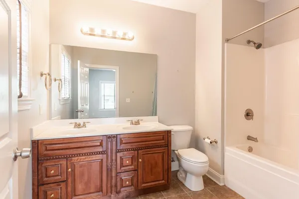 $2,345 | 515 East 18th Street, Chattanooga, TN 37408