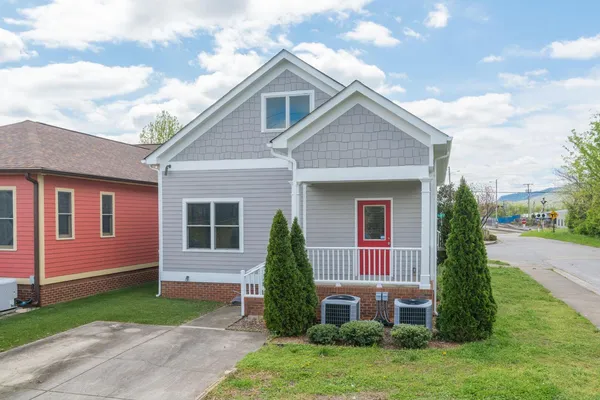 $2,345 | 515 East 18th Street, Chattanooga, TN 37408