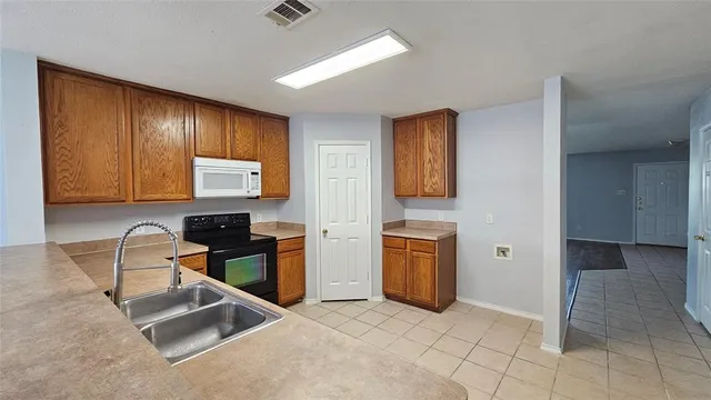 a view of a livingroom with furniture