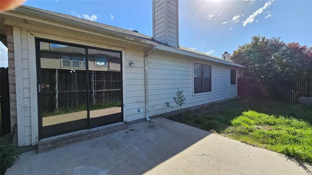 a view of a backyard of the house