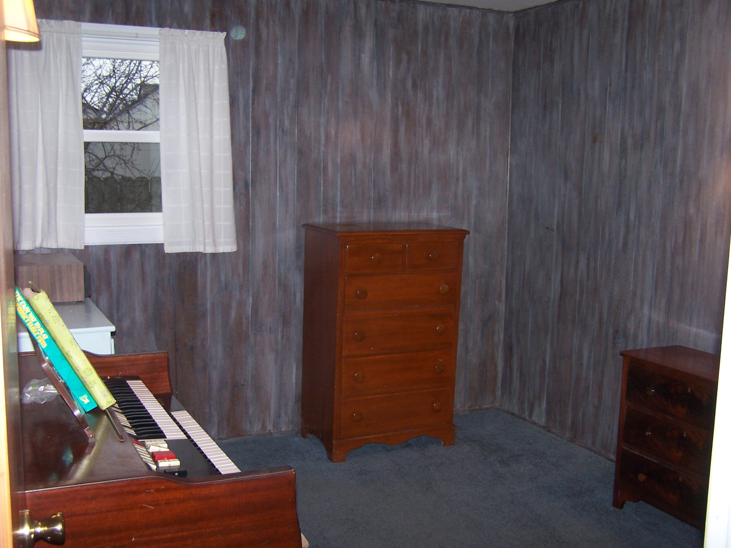 2404 School Drive Rolling Meadows, IL 60008 - Photo 14 of 14 a view of an entryway with furniture