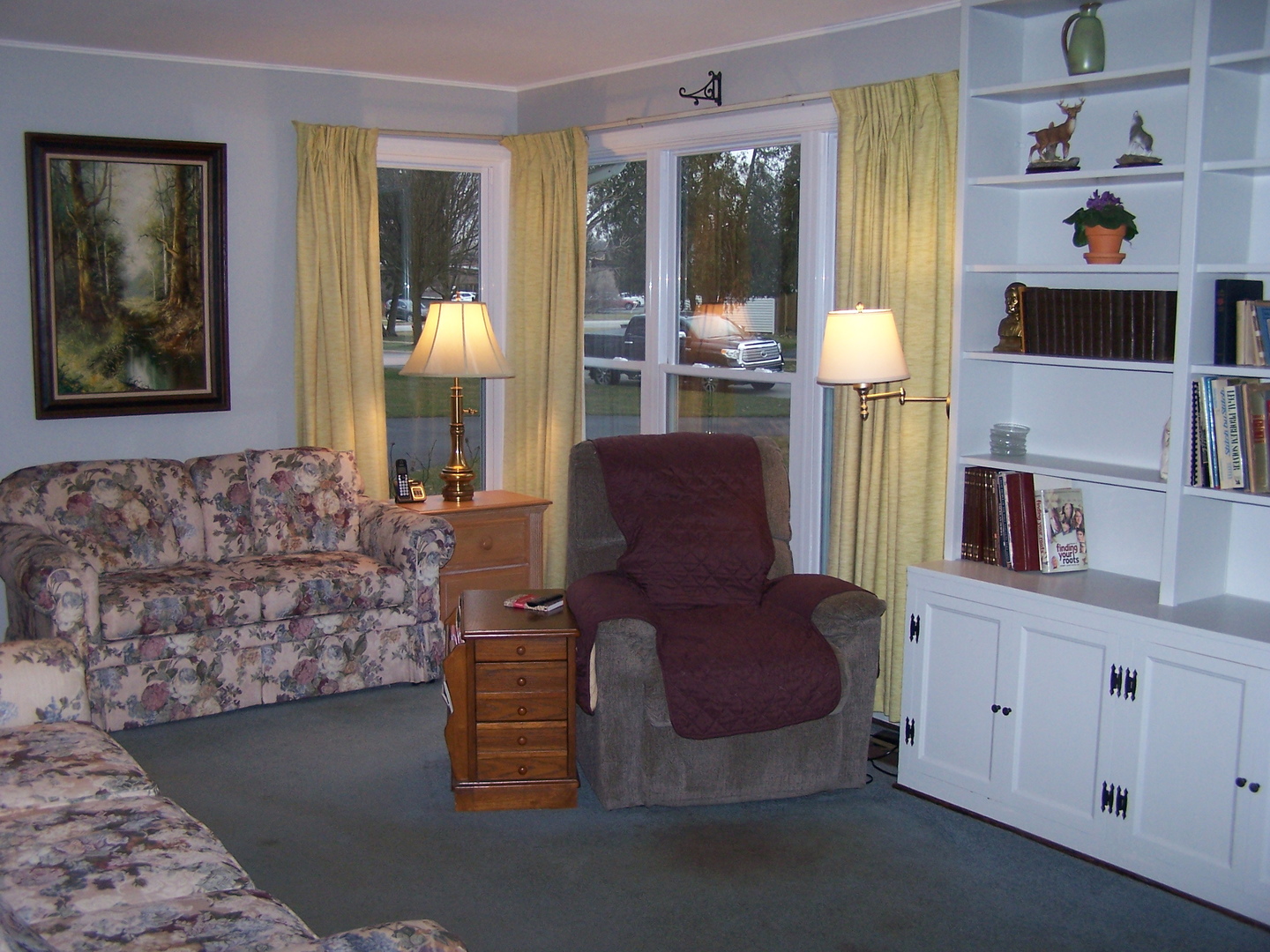 2404 School Drive Rolling Meadows, IL 60008 - Photo 6 of 14 a living room with furniture and a window