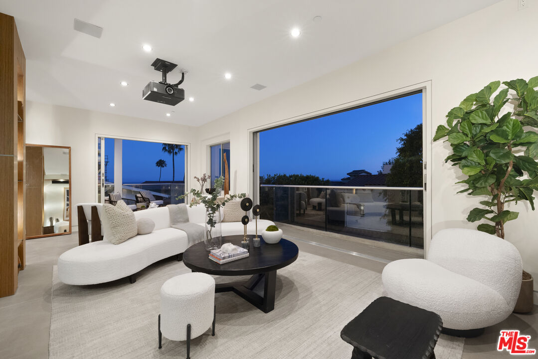 17713 Posetano Road Pacific Palisades, CA 90272 - Photo 23 of 24