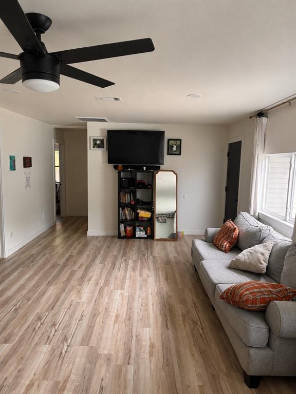 2122 Riviera Drive Dallas, TX 75211 - Photo 4 of 9