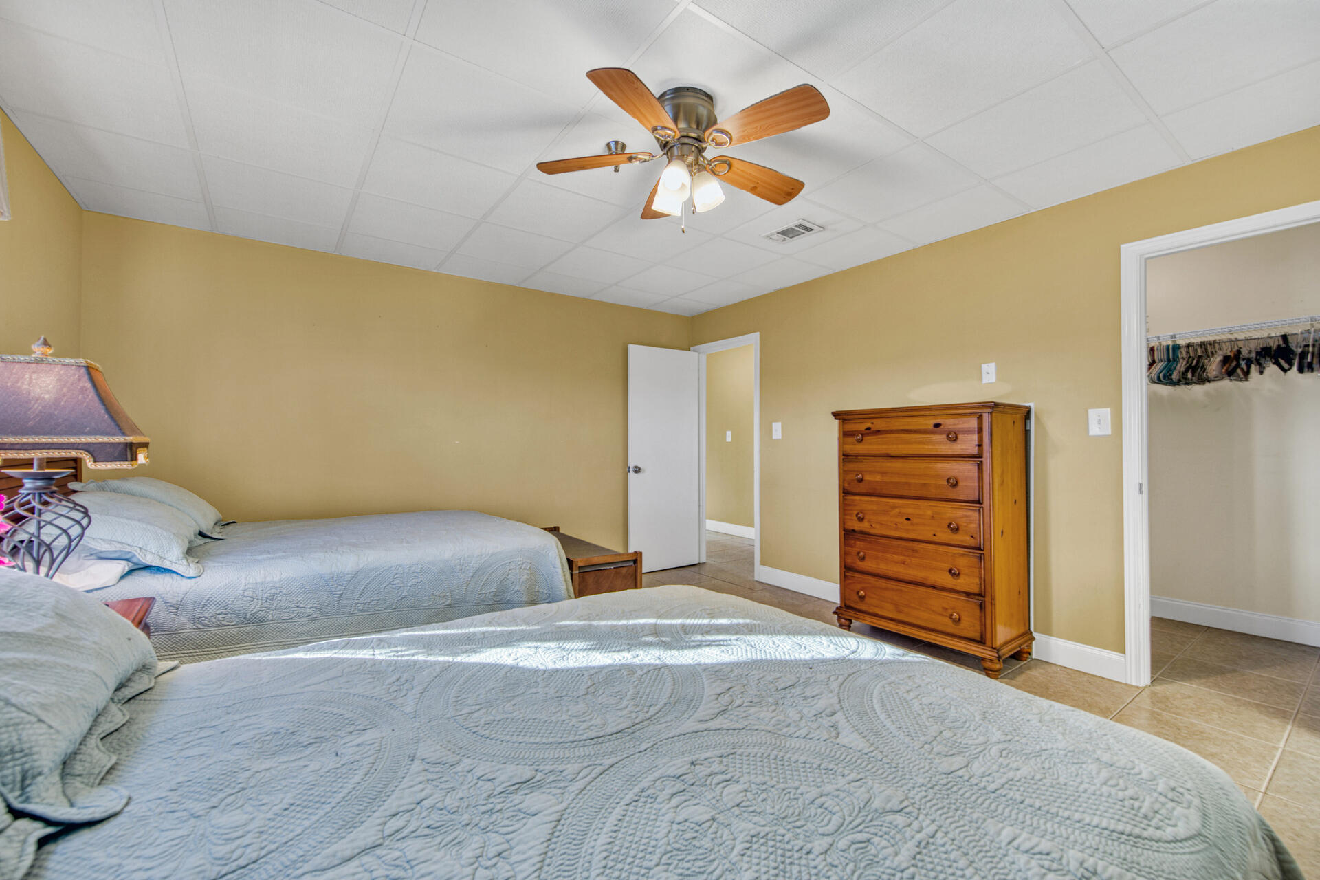 197 Durango Road, Unit 2B Destin, FL 32541 - Photo 12 of 30 Guest bedroom with walk in closet