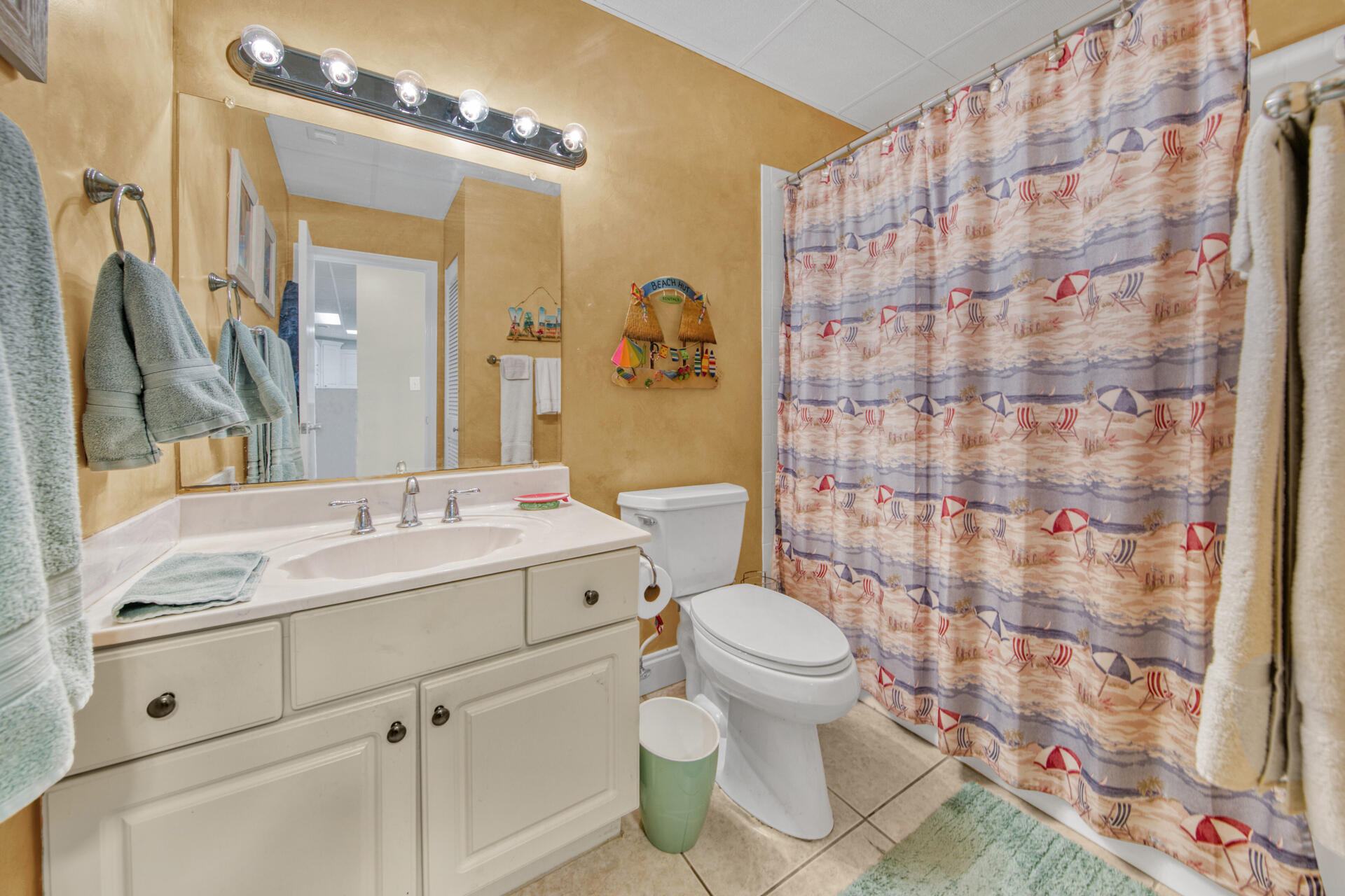 197 Durango Road, Unit 2B Destin, FL 32541 - Photo 13 of 30 Guest bathroom