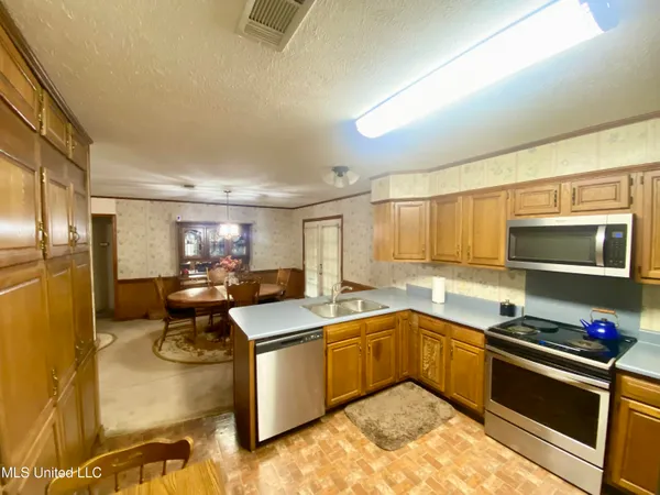 $190,000 | 100 Travis Drive, Crystal Springs, MS 39059