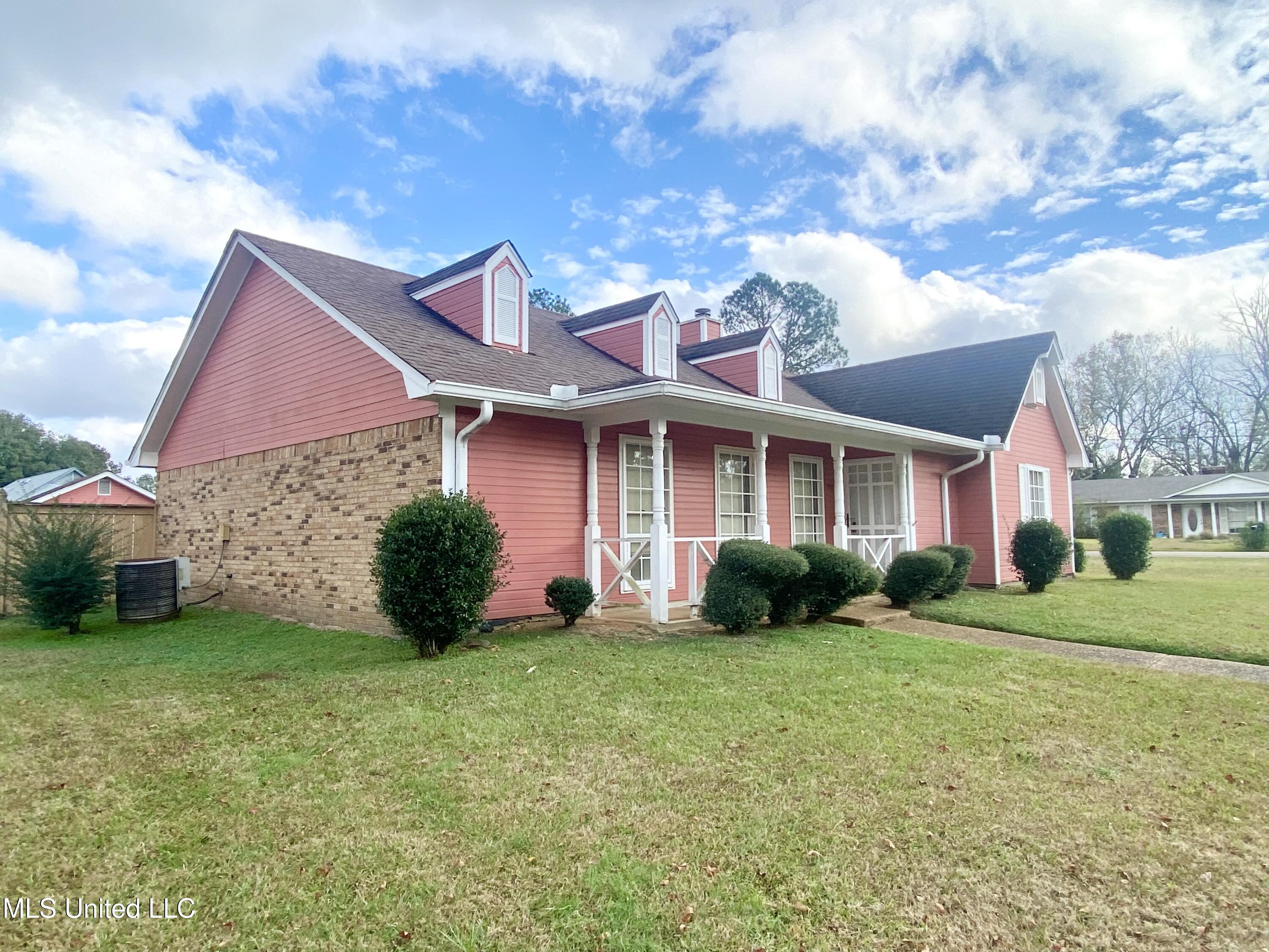 100 Travis Drive Crystal Springs, MS 39059 - Photo 2 of 48 IMG_4433